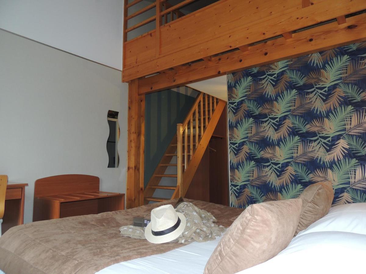Logis Hotel Les 3 Marchands Bressuire Kültér fotó