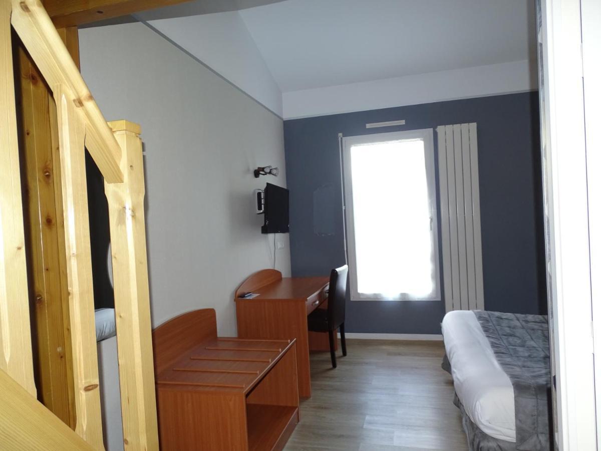 Logis Hotel Les 3 Marchands Bressuire Kültér fotó
