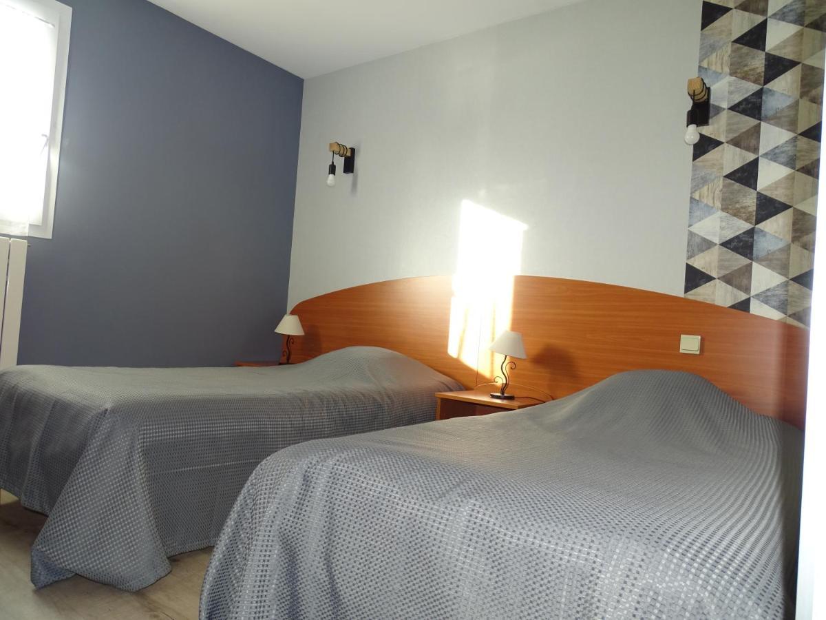 Logis Hotel Les 3 Marchands Bressuire Kültér fotó